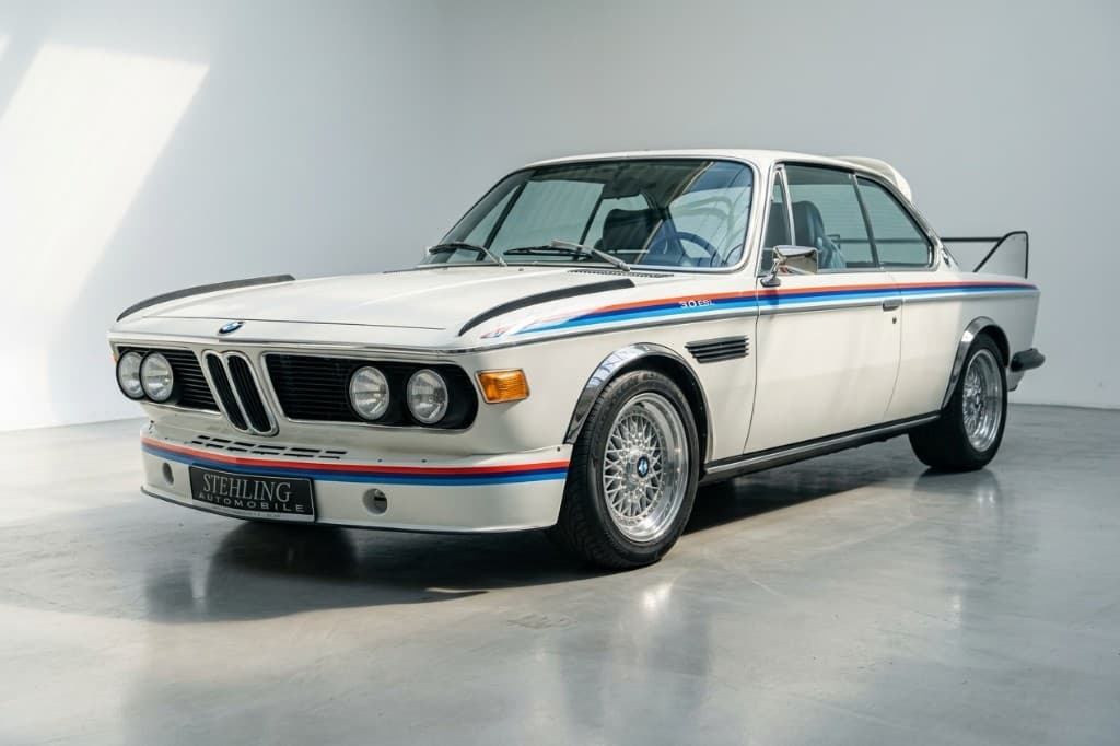 Studio reveal, example scene direction